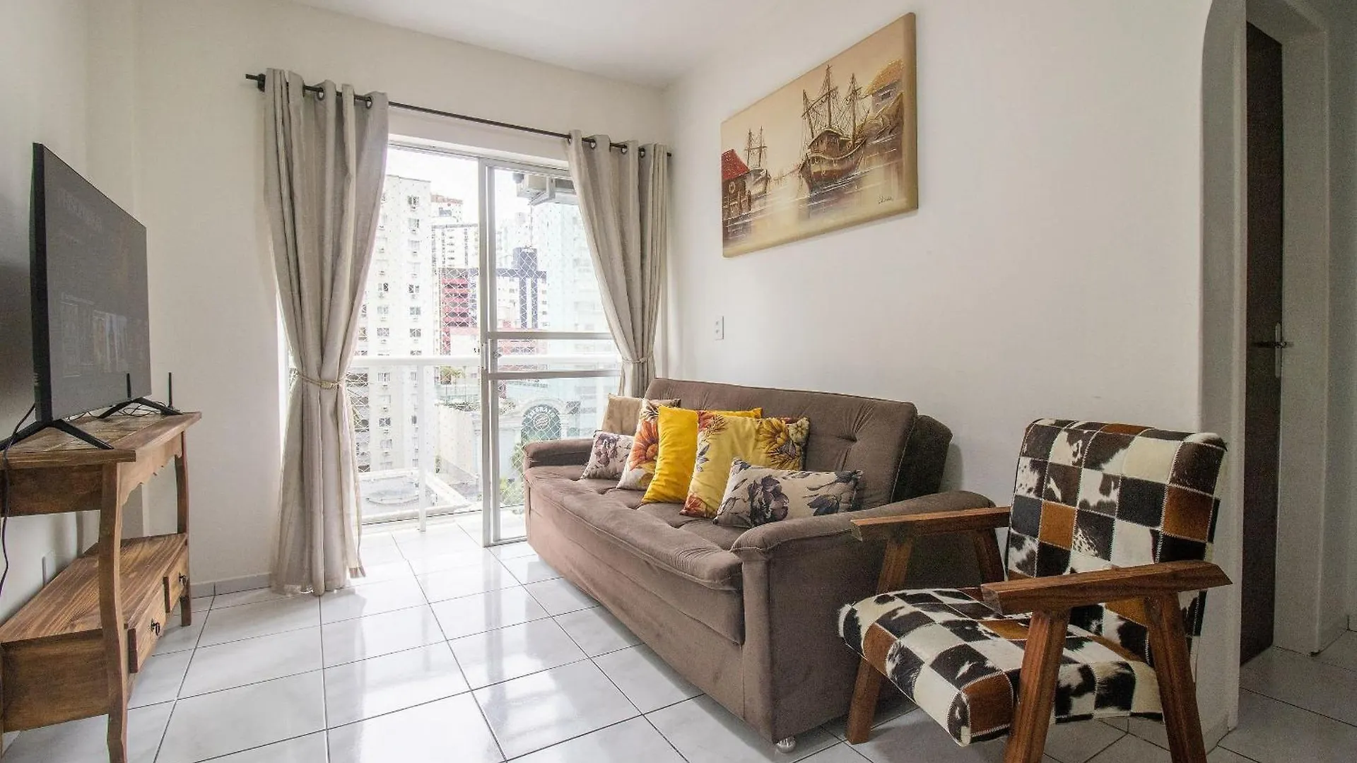Ico73 - Apto 1 Dorm, Confortavel, Av Brasil Balneário Camboriú 公寓