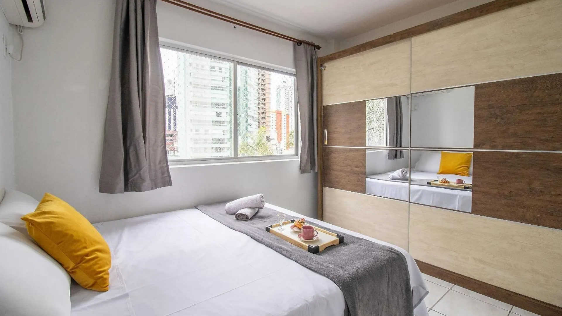 Ico73 - Apto 1 Dorm, Confortavel, Av Brasil Balneário Camboriú 0*,  巴西
