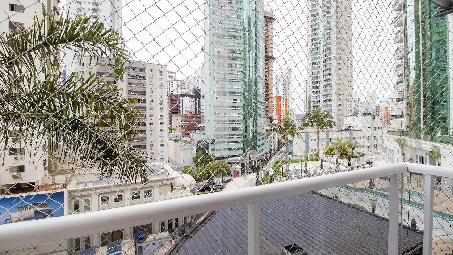 Ico73 - Apto 1 Dorm, Confortavel, Av Brasil Balneário Camboriú